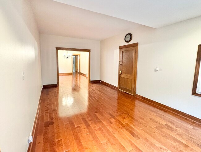 Foto del edificio - 1822 W Greenleaf Ave