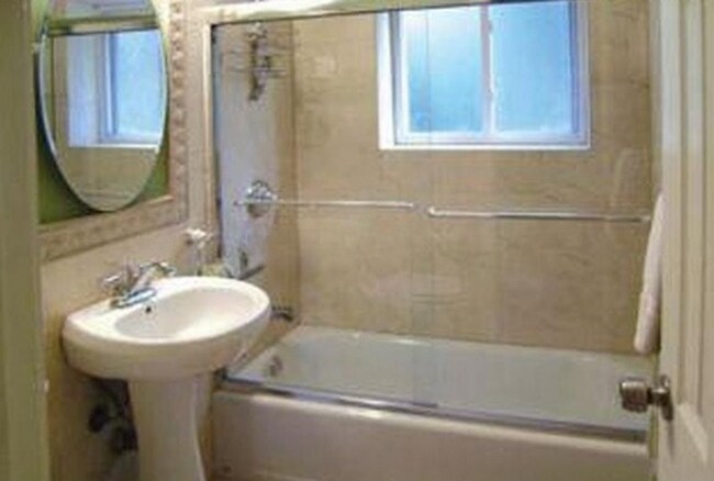Foto del edificio - One bedroom with Heat & Parking