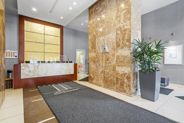 Foto del edificio - 655 W Irving Park Rd