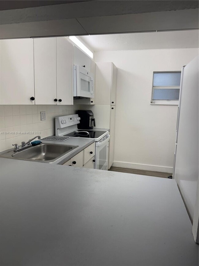 Building Photo - 2903 N Miami Beach Blvd