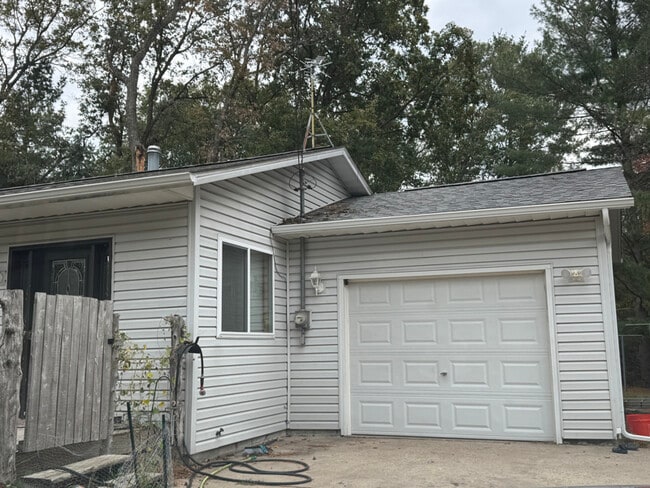 Building Photo - 6280 Blackberry Dr