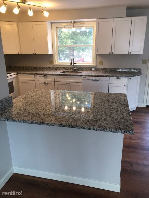 29 Maple Dr, Greenland, NH 03840 Townhome Rentals in Greenland NH