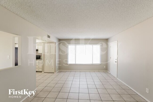 Building Photo - 14016 N 33rd Dr