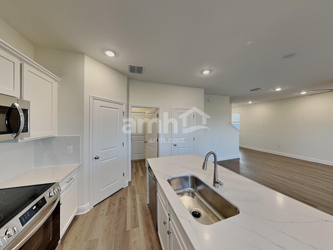 Building Photo - 5952 Sycamore Pl St