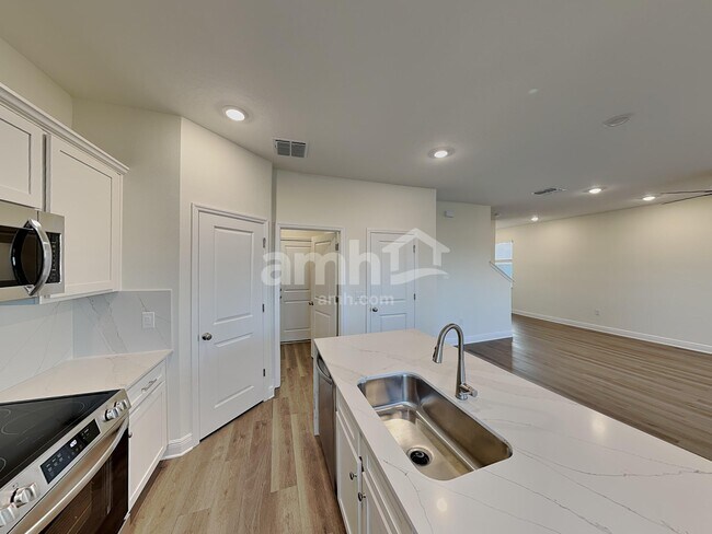 Foto del edificio - 5952 Sycamore Pl St