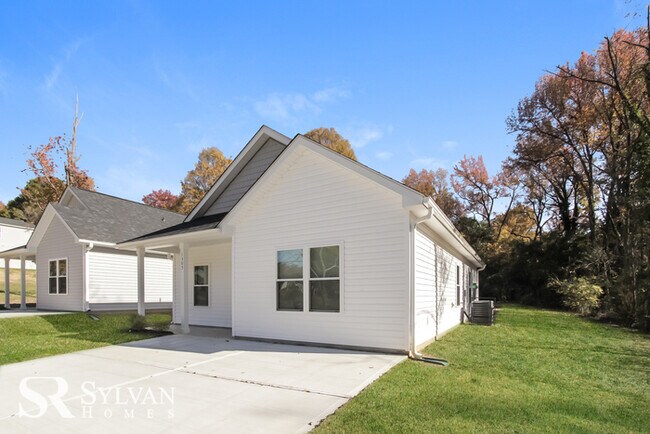 Building Photo - Pretty 3BR 2BA Home