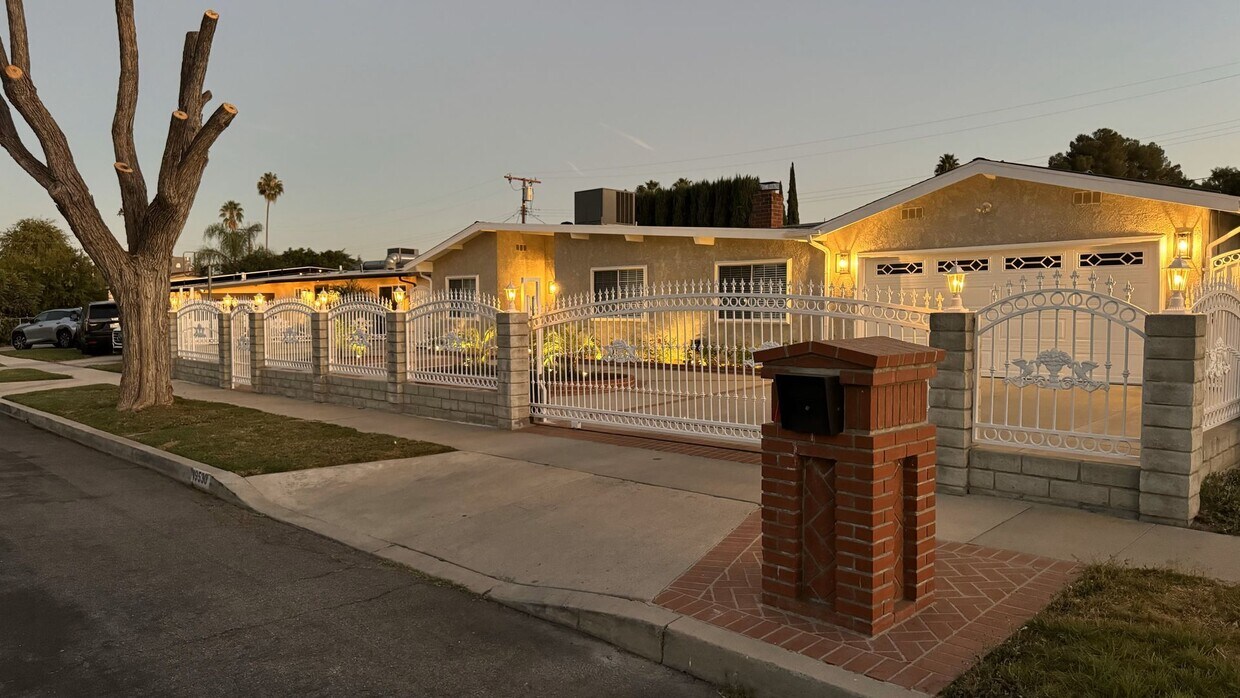Primary Photo - Beautiful 4 Bedroom, 2 Bathroom Reseda Hom...