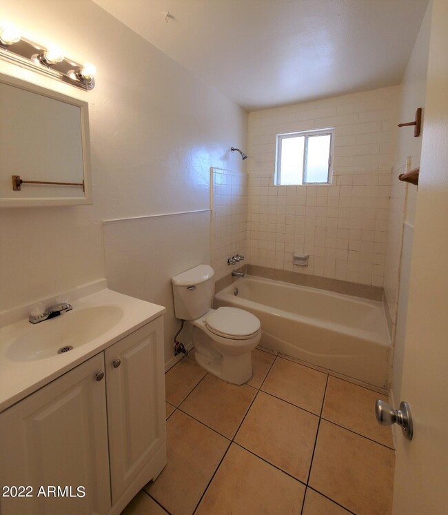 Foto del edificio - 1519 W Desert Cove Ave
