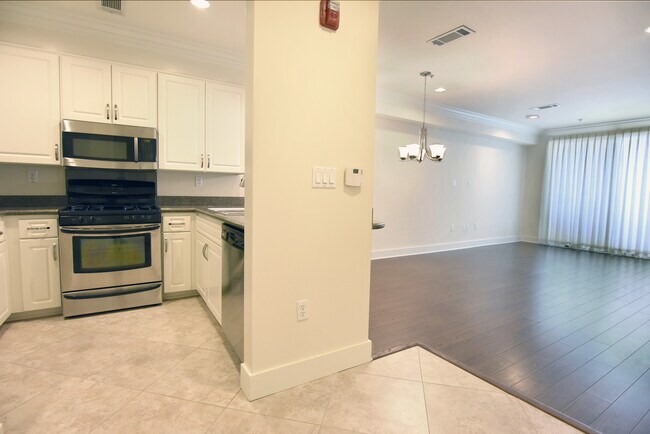 Building Photo - 1138 Glenville Dr