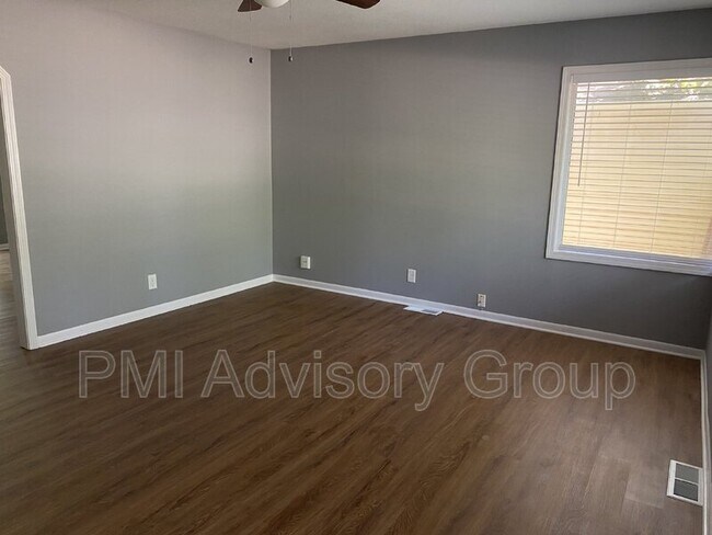Building Photo - 3420 SW Plass Ave