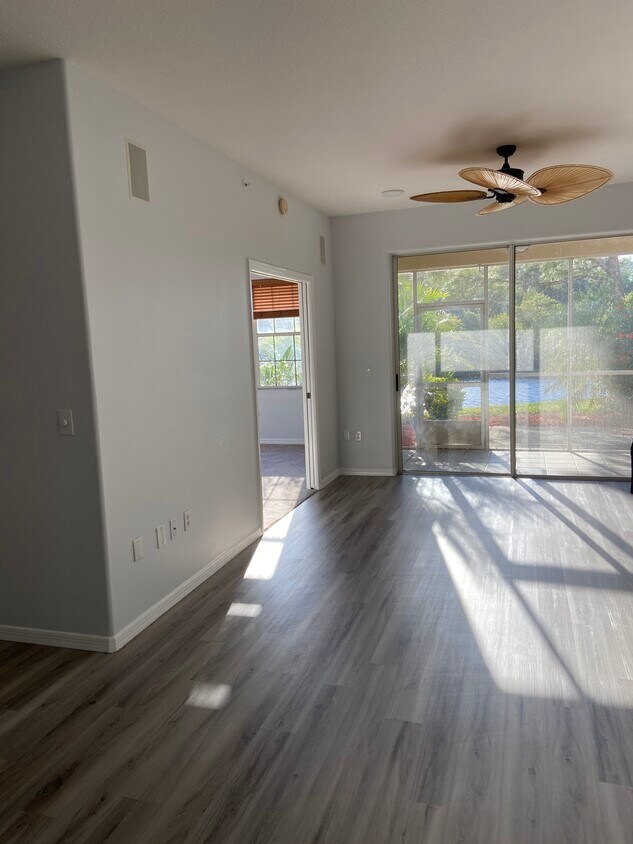 Foto principal - 8370 Wingate Dr