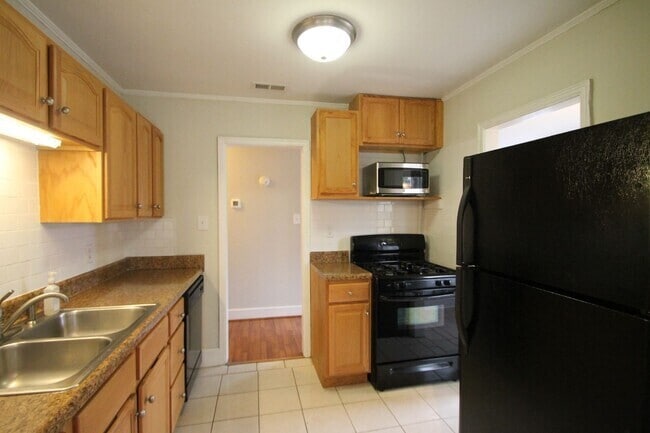 Building Photo - 942 McDow Dr
