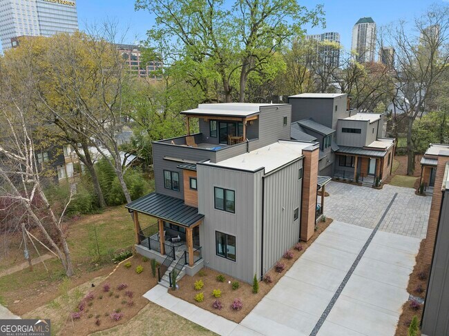 Building Photo - 1231 Holly St NW
