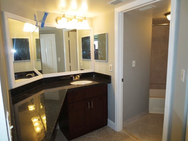 Foto del edificio - 2871 N Oakland Forest Dr