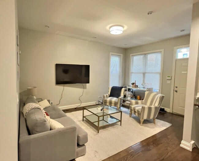 Foto del edificio - 2538 N Southport Ave