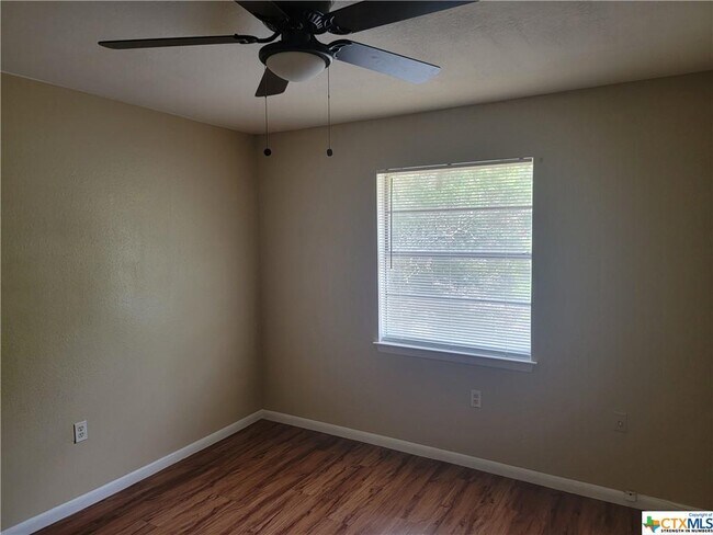 Building Photo - 1302 Brown Dr