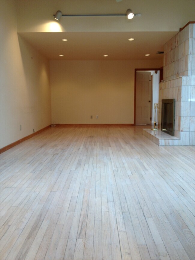 Foto del edificio - 54 Kenwood Dr