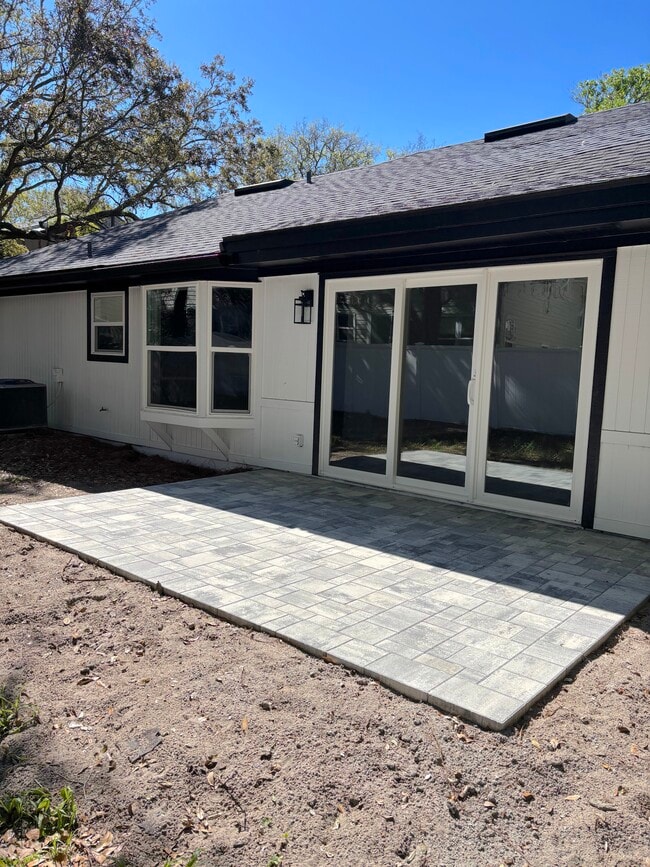 Building Photo - 2695 Ocean Dr