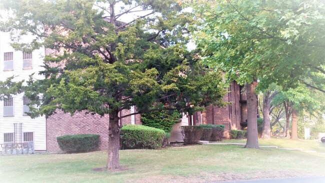 Foto del edificio - 7640 Cherryvale N Blvd