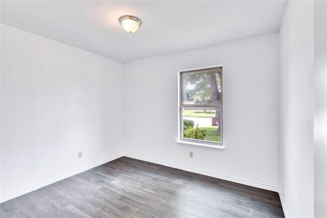 Building Photo - 1506 Provident Ln