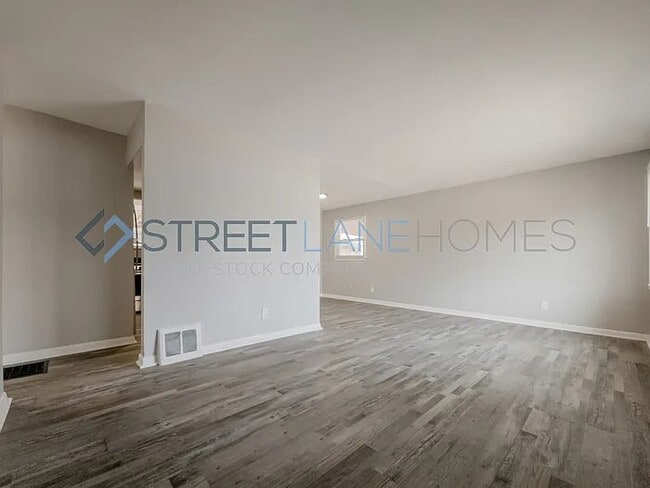 Building Photo - 1052 Renshaw Dr