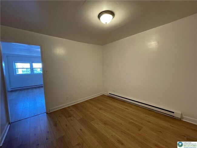 Foto del edificio - 636 Ridge Ave