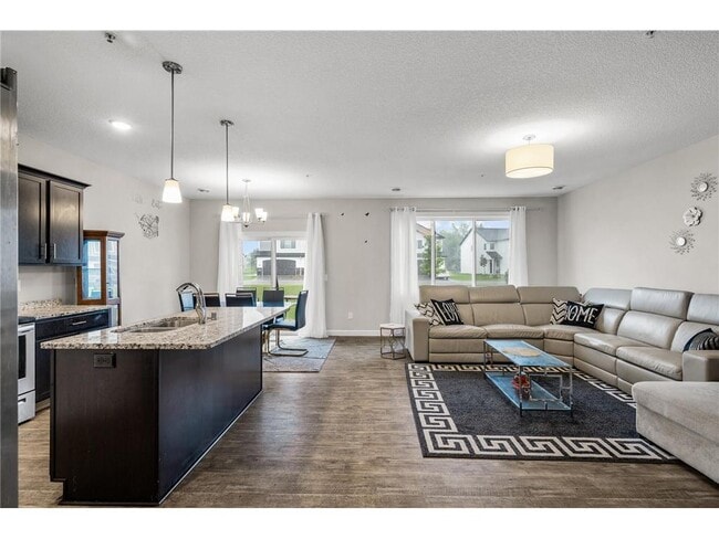 Building Photo - 2117 Cleveland Ln S