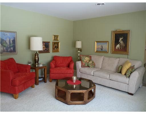 Building Photo - Great location home with 2 bedroom, 2 bath...