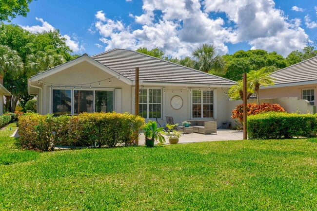 Building Photo - 2027 Bedford Dr