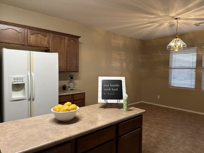 Building Photo - 3 BED IN MARICOPA