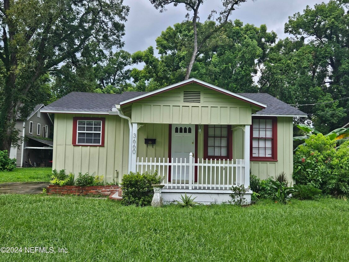Foto principal - 3660 Rosemary St