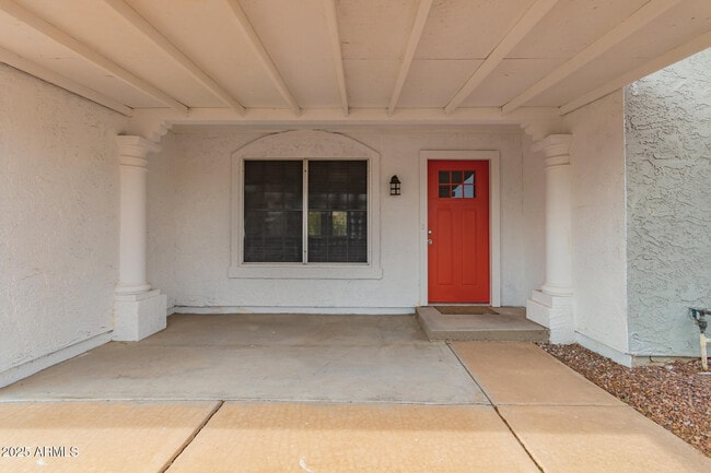 Building Photo - 6038 W Gelding Dr