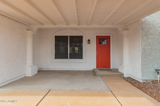 Foto del edificio - 6038 W Gelding Dr