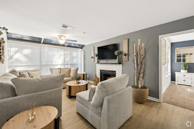 2BR, 2BA - 1,003SF - Living Room - Greenhouse Apartments