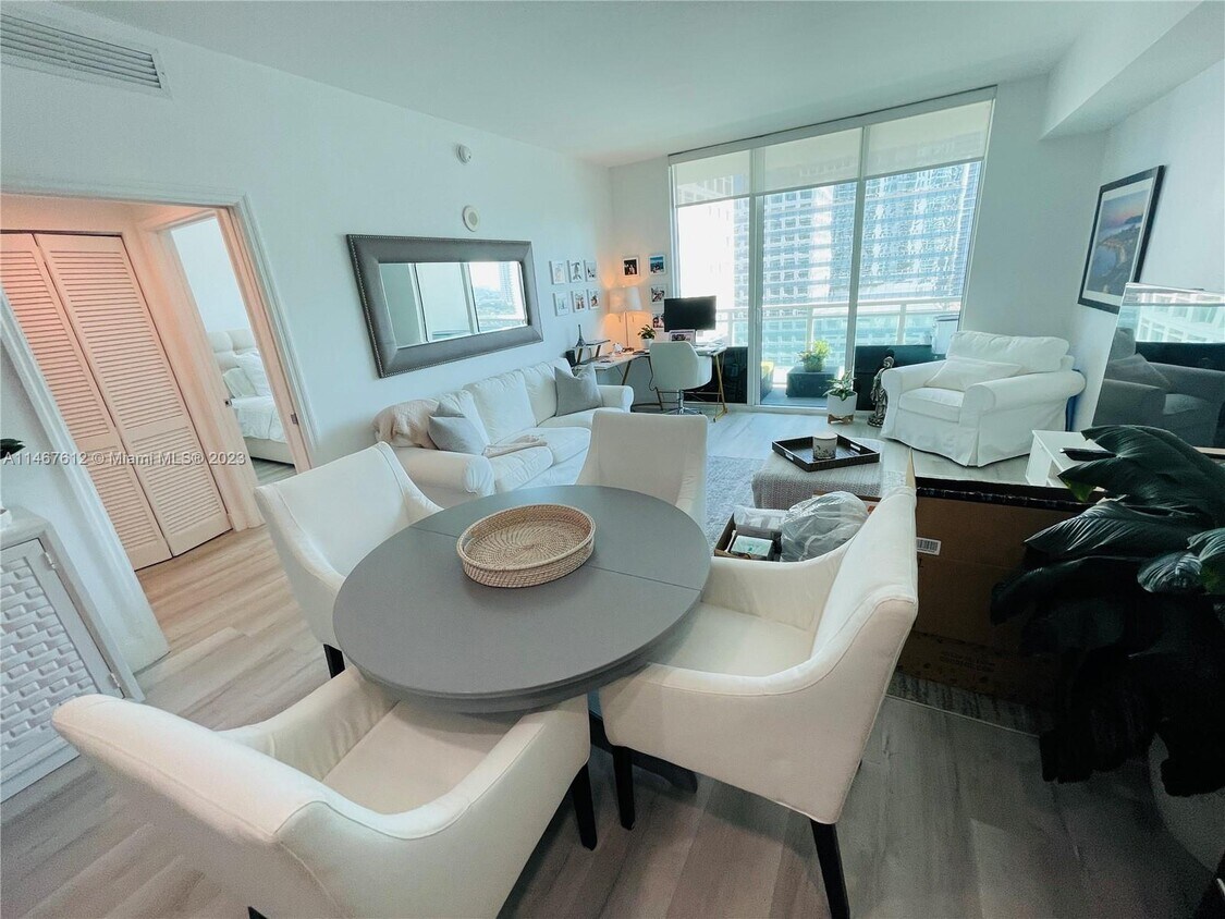 Primary Photo - 950 Brickell Bay Dr