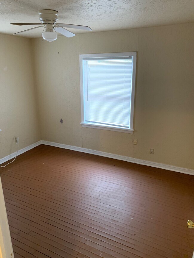 Building Photo - 1321 NW Taft Ave