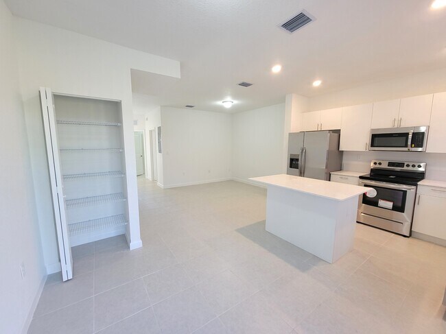 Building Photo - 28637 SW 132nd Ct