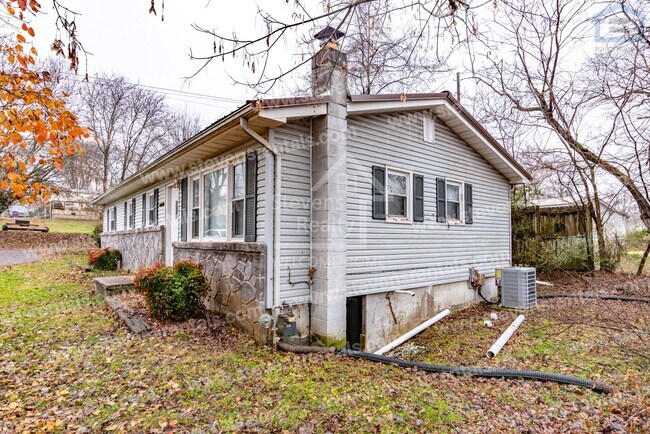 Building Photo - 1211 Dale Way