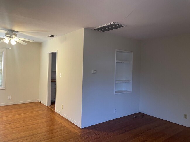 Building Photo - Two Bedroom 1 Bath in East Sacramento