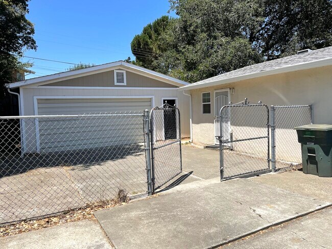 Building Photo - 3519 Hazelwood St