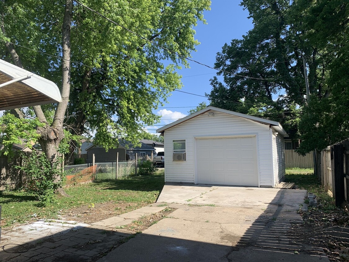 Primary Photo - 3635 Avenue C