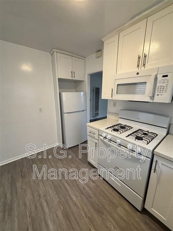 Foto del edificio - 417 E Elmwood Ave