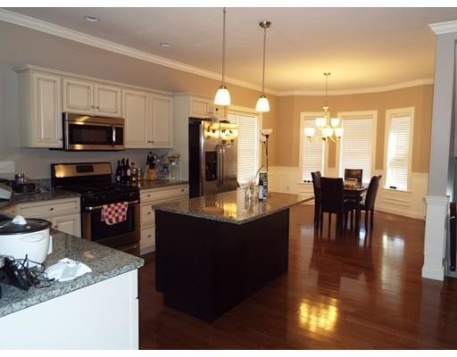 Building Photo - 601 Crystal Way