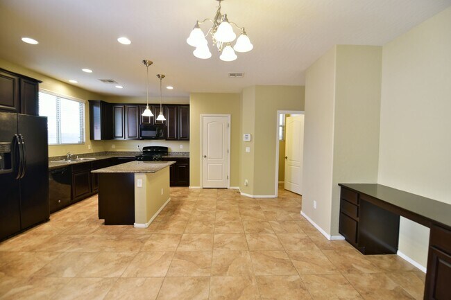 Foto del edificio - Gorgeous 2 story located in Providence, gated, park & playground.