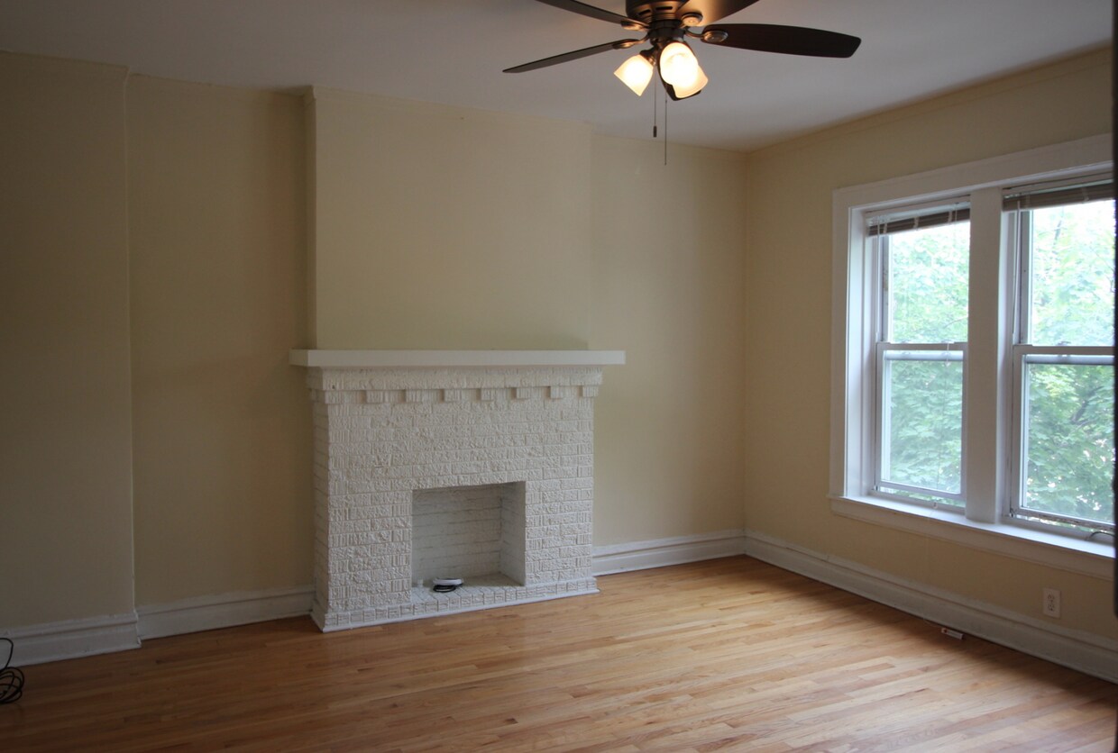 Hermoso espacio de sala de estar - 4808 N Kentucky Ave