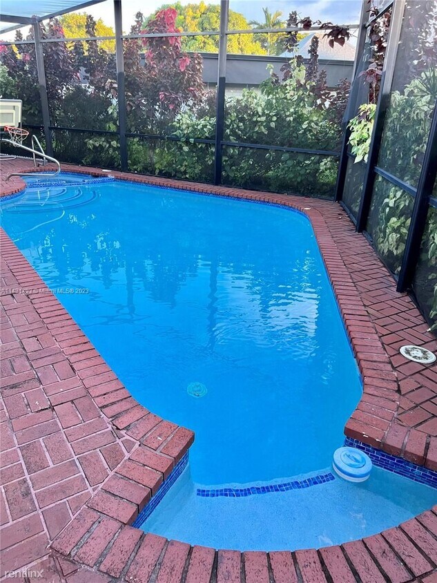 4 br, 2 bath House 6006 Royal Poinciana Ln House Rental in Tamarac