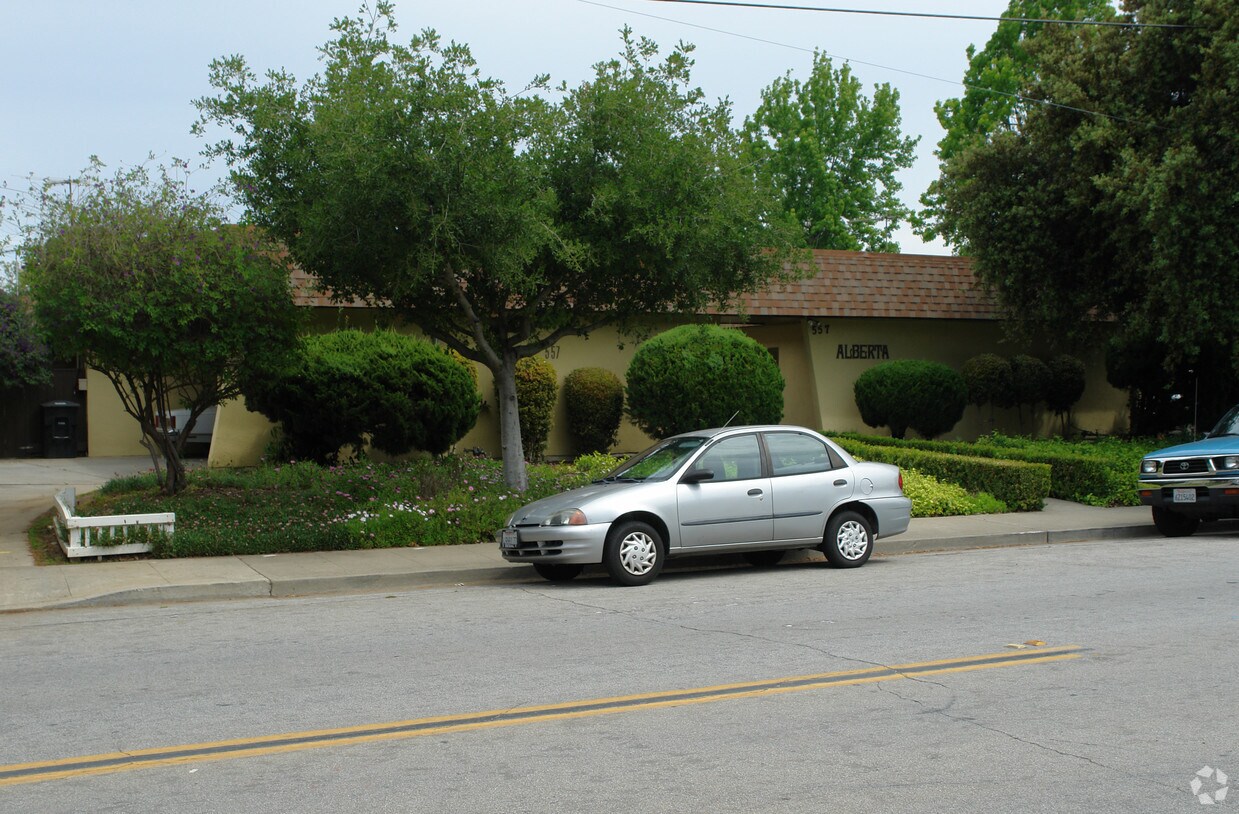 Building Photo - 557 Alberta Ave