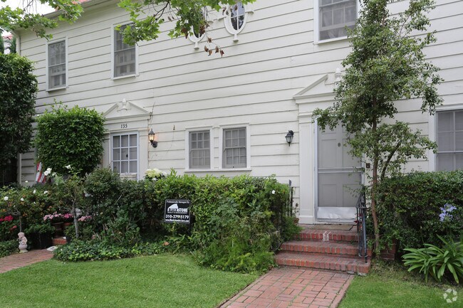Building Photo - 133 S Bedford Dr