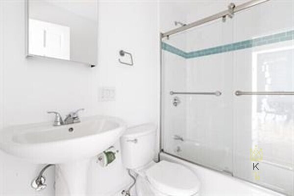 Building Photo - 674 Washington St