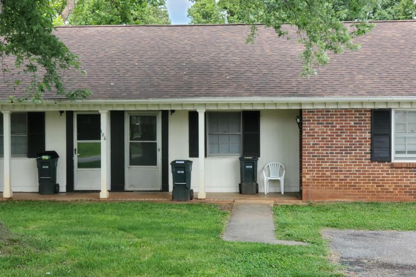 Primary Photo - 106 Holmes Cir